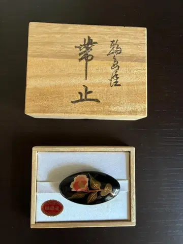 [새상품] 와지마누리 오비 고정 띠 마키에 동백꽃 검은 옻칠 공함 포함 전통 공예품 일본 정통 의상 소품