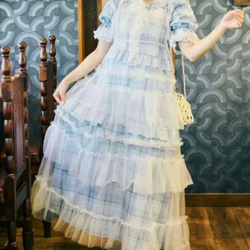 쿠틸과 레트로 티어드 프릴 튤 원피스 화이트