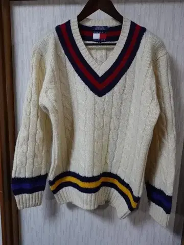 타미힐피거 TOMMY HILFIGER V넥 스웨터 두꺼운 소재 M