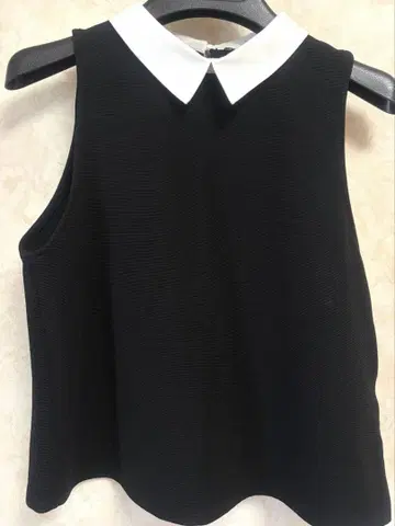ZARA 바이컬러 카라 부착 슬리브리스 블라우스 블랙 화이트