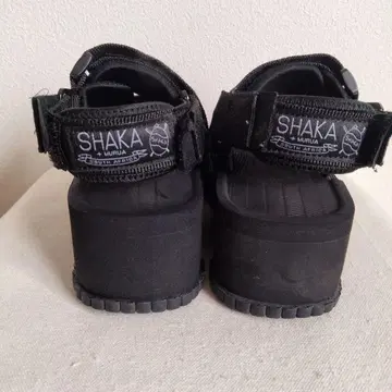 새상품급 SHAKA + MURUA 콜라보 통굽 샌들 위켄더