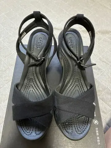 Crocs 웨지솔 샌들 블랙
