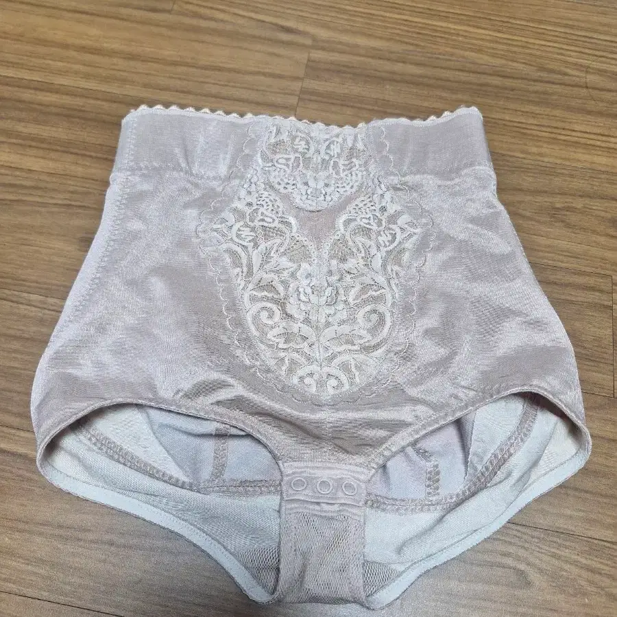 누벨 브라운 보정삼각 거들 82