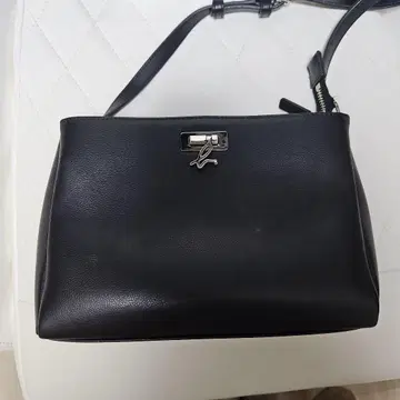 agnes b. 에네스베 숄더백 가죽