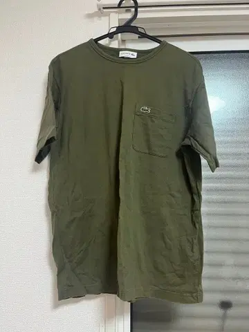 LACOSTE 라코스테 포켓 T셔츠 카키 FR4