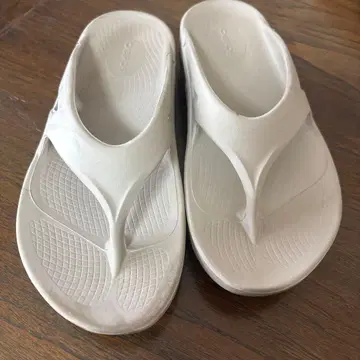 OOFOS 회복 샌들 베이지