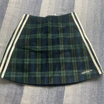 adidas 체크 무늬 미니 스커트