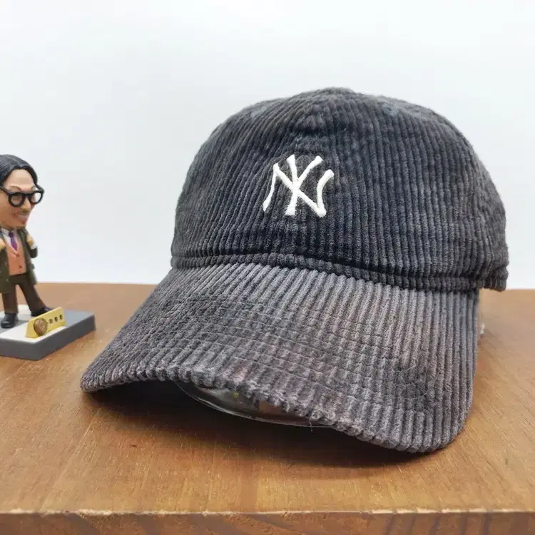 뉴에라 NY 뉴욕양키스 골덴 코듀로이 9FORTY 볼캡 그레이
