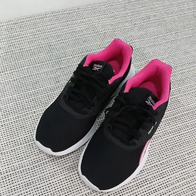 리복 운동화 블랙 핑크260mm