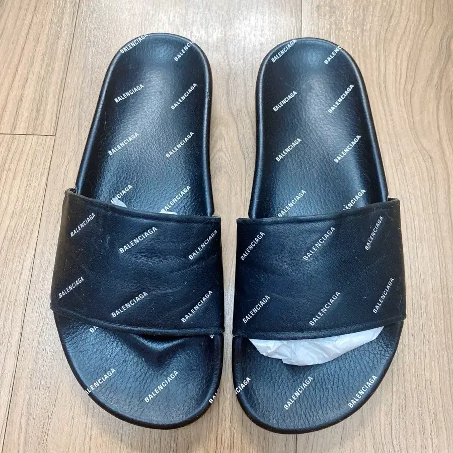 발렌시아가 로고 슬리퍼 블랙