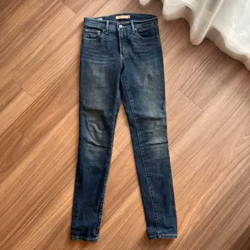 Levi's 721 하이 라이즈 스키니 데님 24