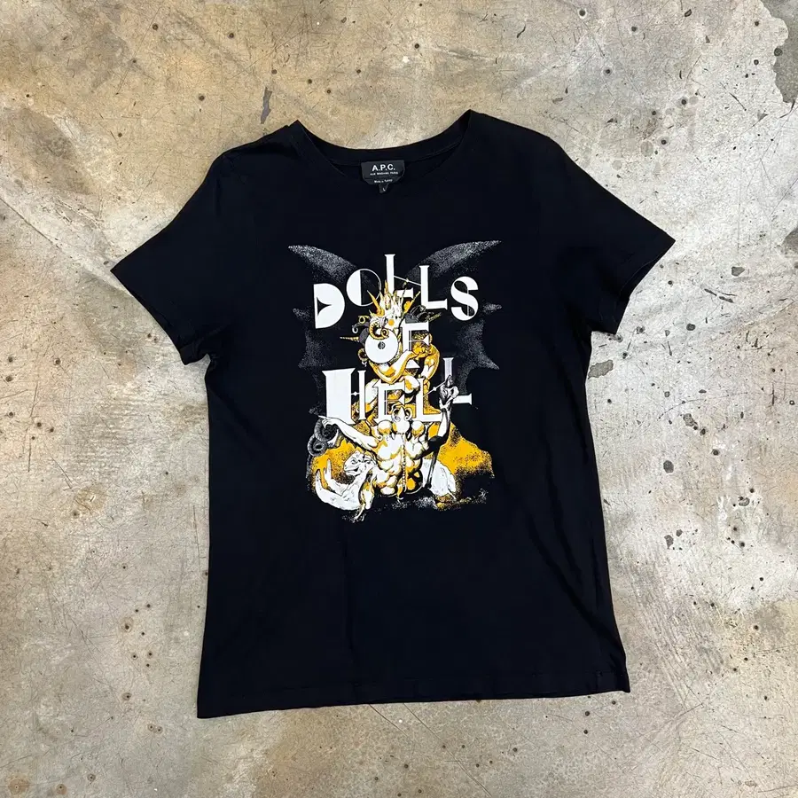 A.P.C. 반팔 티셔츠 블랙 DOLLS OF HELL 프린팅