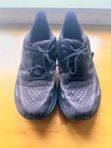 HOKA 클리프톤 9 와이드 27.0