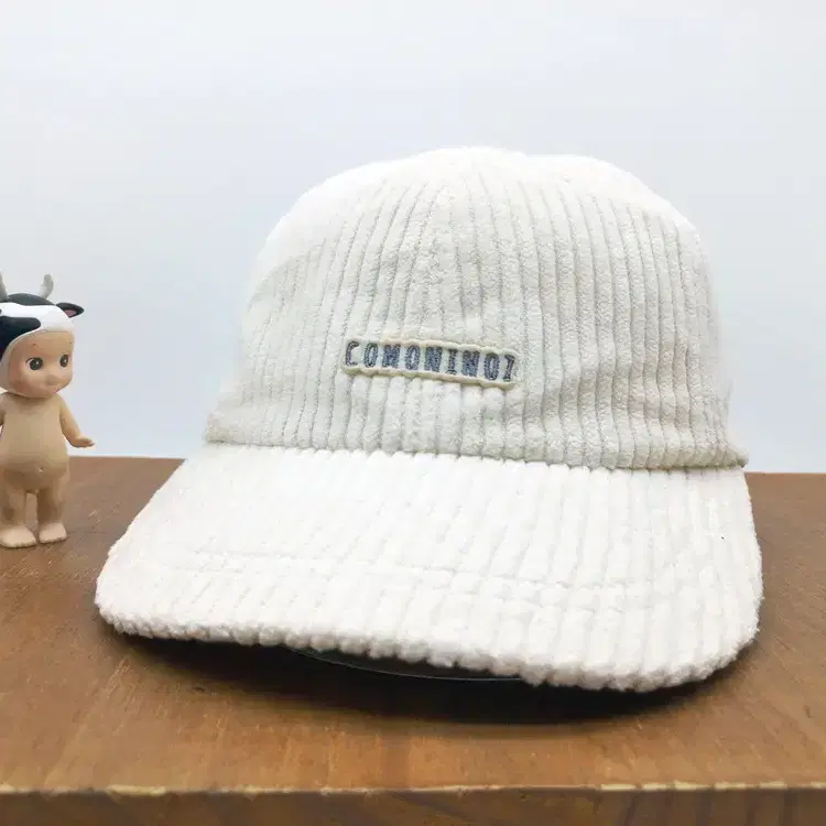 꼬모니노즈 COMONINOZ 코듀로이 자수 아메카지 모자 아이보리