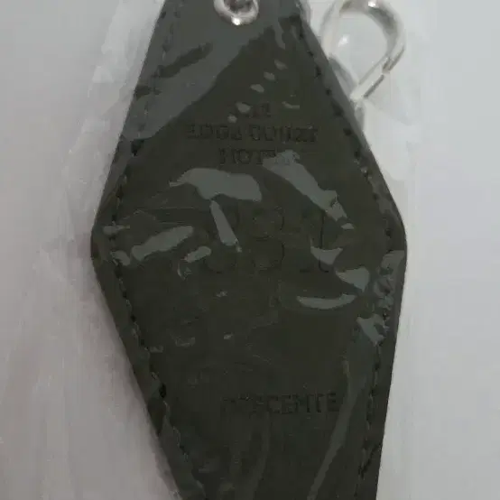 데상트 가죽키링