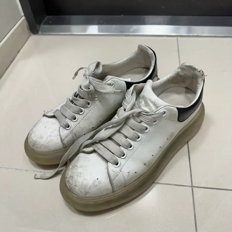 알렉산더 맥퀸 에어솔 스니커즈