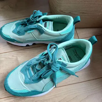 PUMA 포켓몬 이상해씨 스니커즈