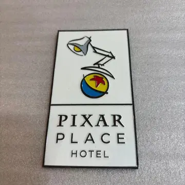 [ 새상품 ] PIXAR PLACE HOTEL 핀 배지 디즈니