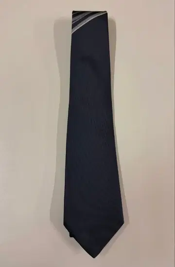 살바토레 페라가모 네이비 스트라이프 패턴 실크 넥타이
