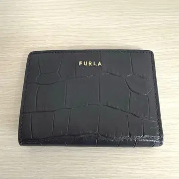 새상품급 [ FURLA ] 악어 엠보싱 접이식 지갑 그레이 계열