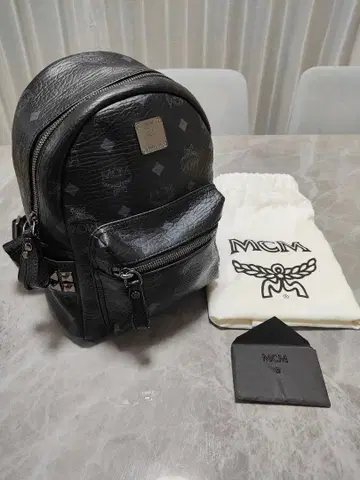 MCM 백팩 블랙 스터드 장식 모노그램