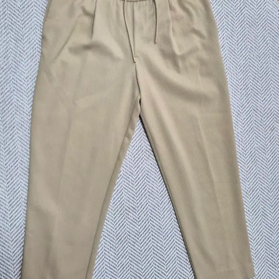 미착용새제품 ZARA 베이지 핀턱 크롭 팬츠 M