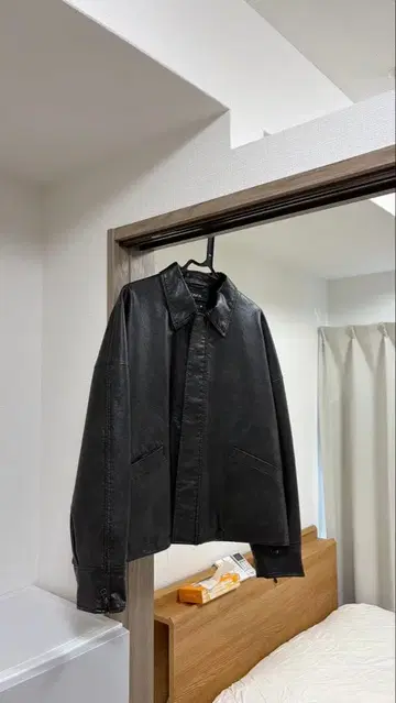 ZARA 페이크 레더 자켓
