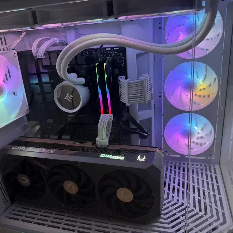 rtx5090 9800x3d 총 5테라 ssd 완본체