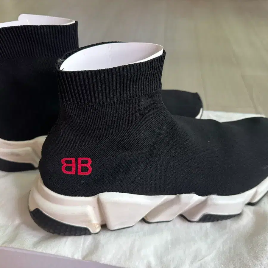 발렌시아가 스피드러너 블랙 270