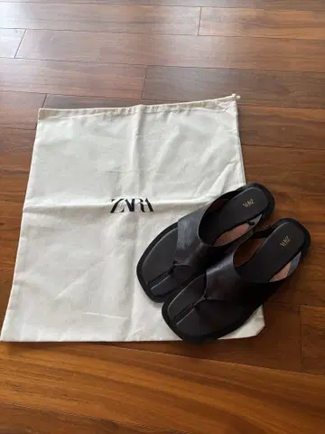 ZARA 플랫 샌들