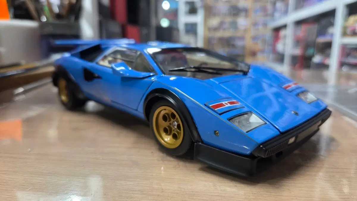 1:18 교쇼 쿤타치 LP500S  WW