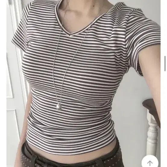 에이블리 단가라 브이넥 슬림핏 반팔티셔츠