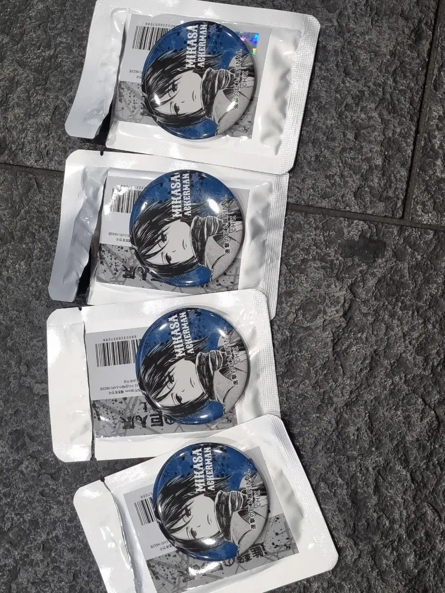 진격의거인 진격거 전시회 미카사 캔뱃지 (원가이하 양도)
