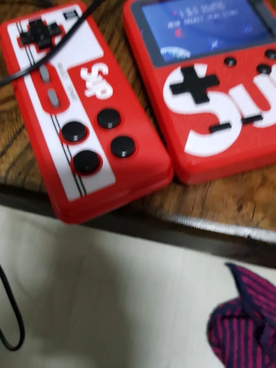 슈프림 휴대용 게임기 레트로 게임기