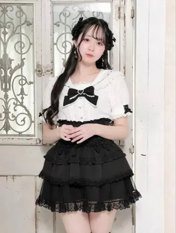 NOEMIE 노에미 시어 체크 하트 버클 세일러 티셔츠