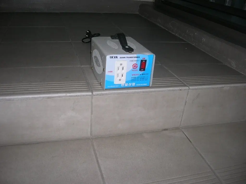 한일산업 110V 1KVA 강압 트랜스