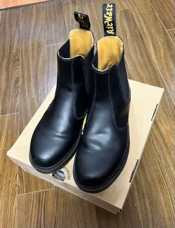 Dr. Martens 첼시