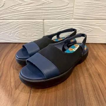 [ 새상품급 ] CAMPER 캠퍼 네이비 x 블랙 샌들 레어 23cm
