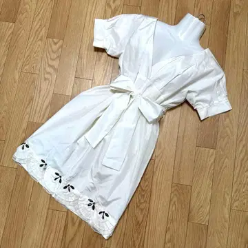 레베카 테일러 화이트 반팔 무릎 기장 원피스 허리 리본