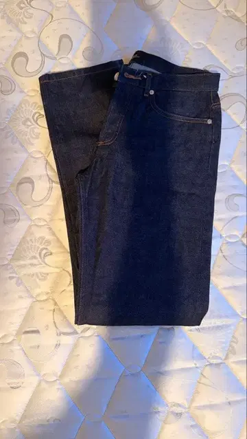 A.P.C. 뉴 스탠다드 청바지