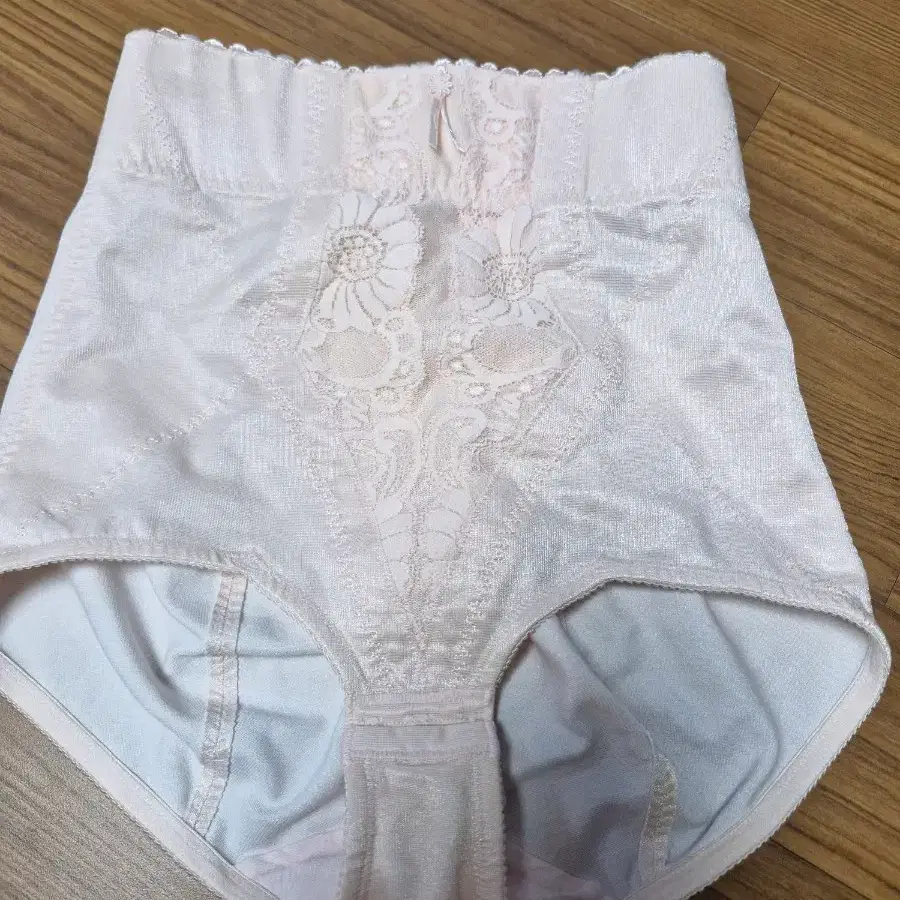 누벨마리 삼각거들 70