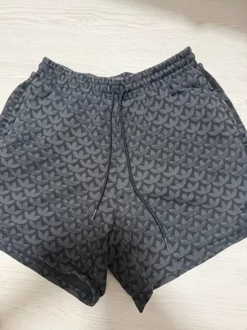 아디다스 트레포일 올 패턴 숏팬츠 XL