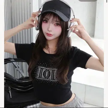 다리치 큐빅 로고 반팔 T셔츠 블랙