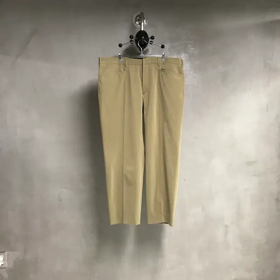 프라다 카키 팬츠 56