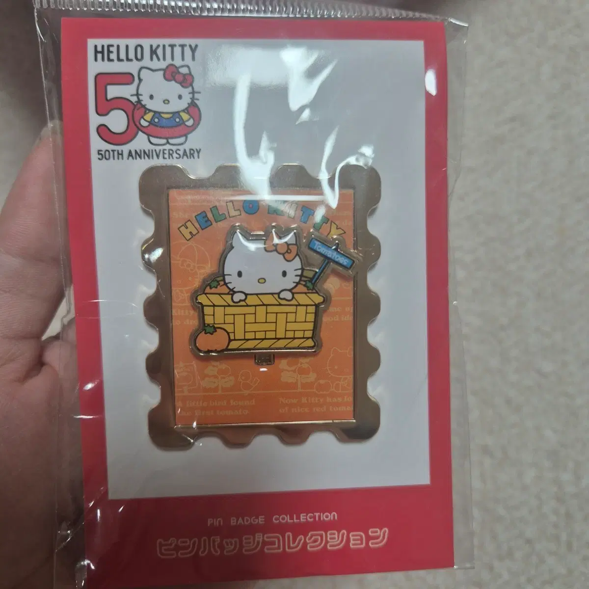 헬로키티 50주년 기념 핀 배지