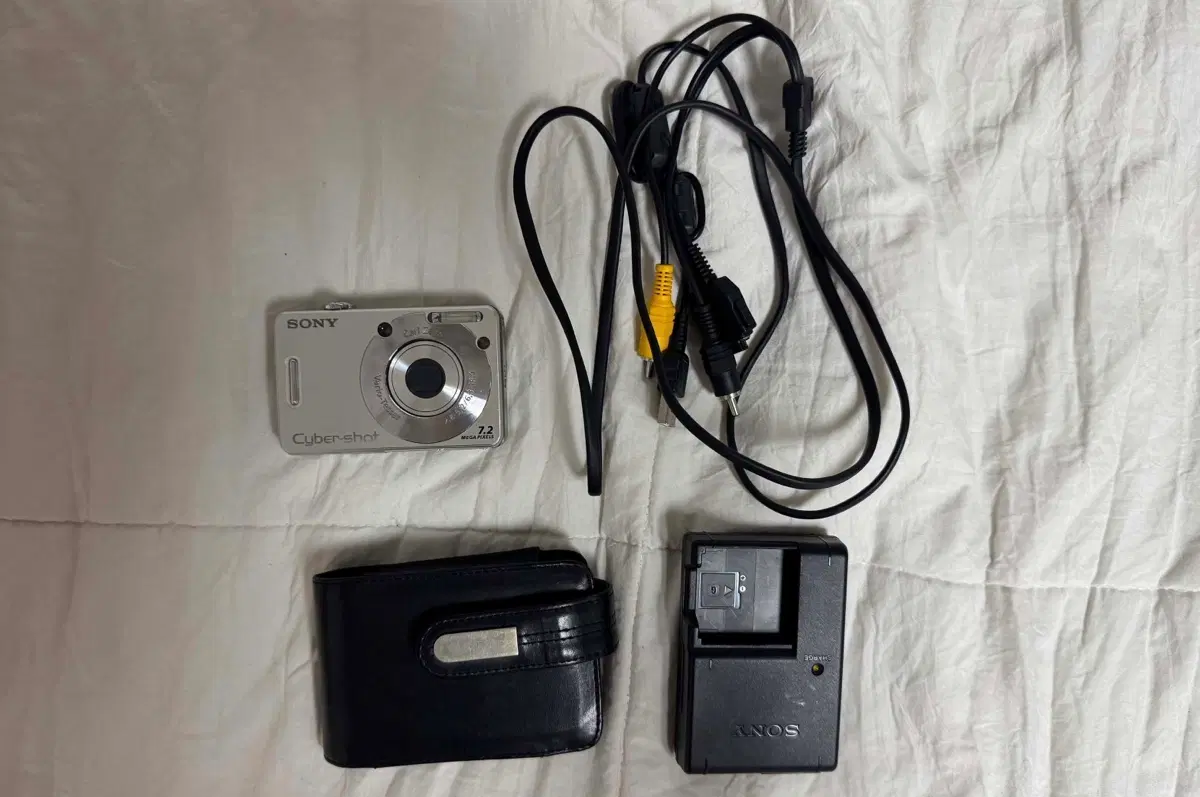 소니 DSC-W70 사이버샷 디카 팝니다!