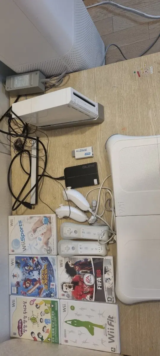 닌텐도 Wii 본체 + 게임팩 5개 + 하드로더+밸런스 보드