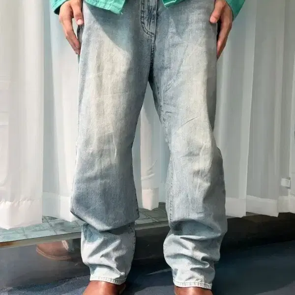 포터리 25SS 라이트 블루 워시드 데님 팬츠 R2567