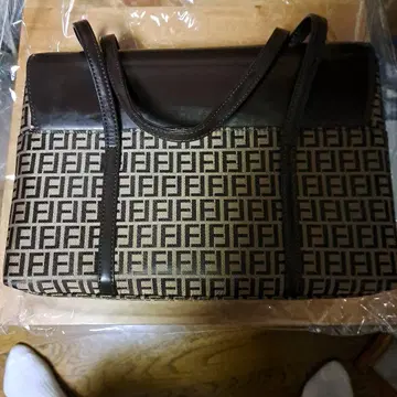 새상품 주카 무늬 핸드백