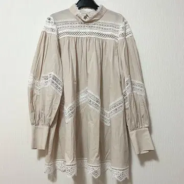 JILL STUART 컷 레이스 블라우스